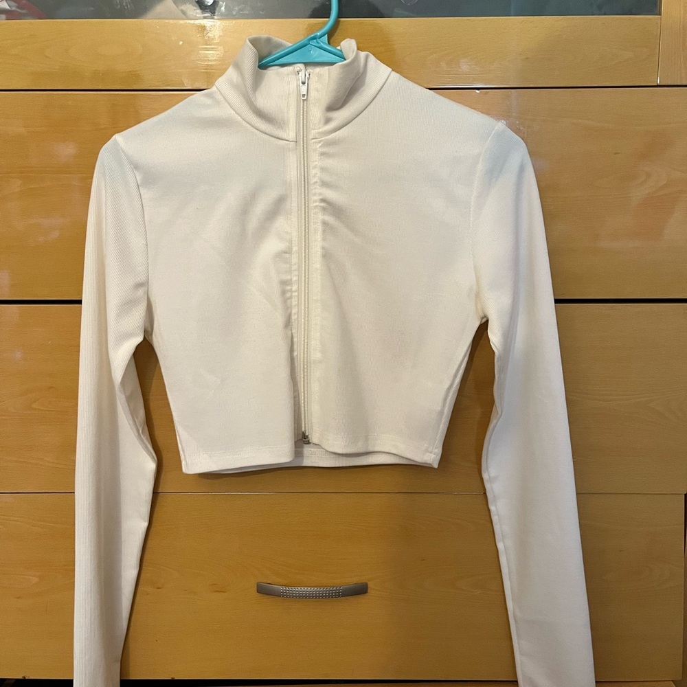 White long-sleeved crop top.